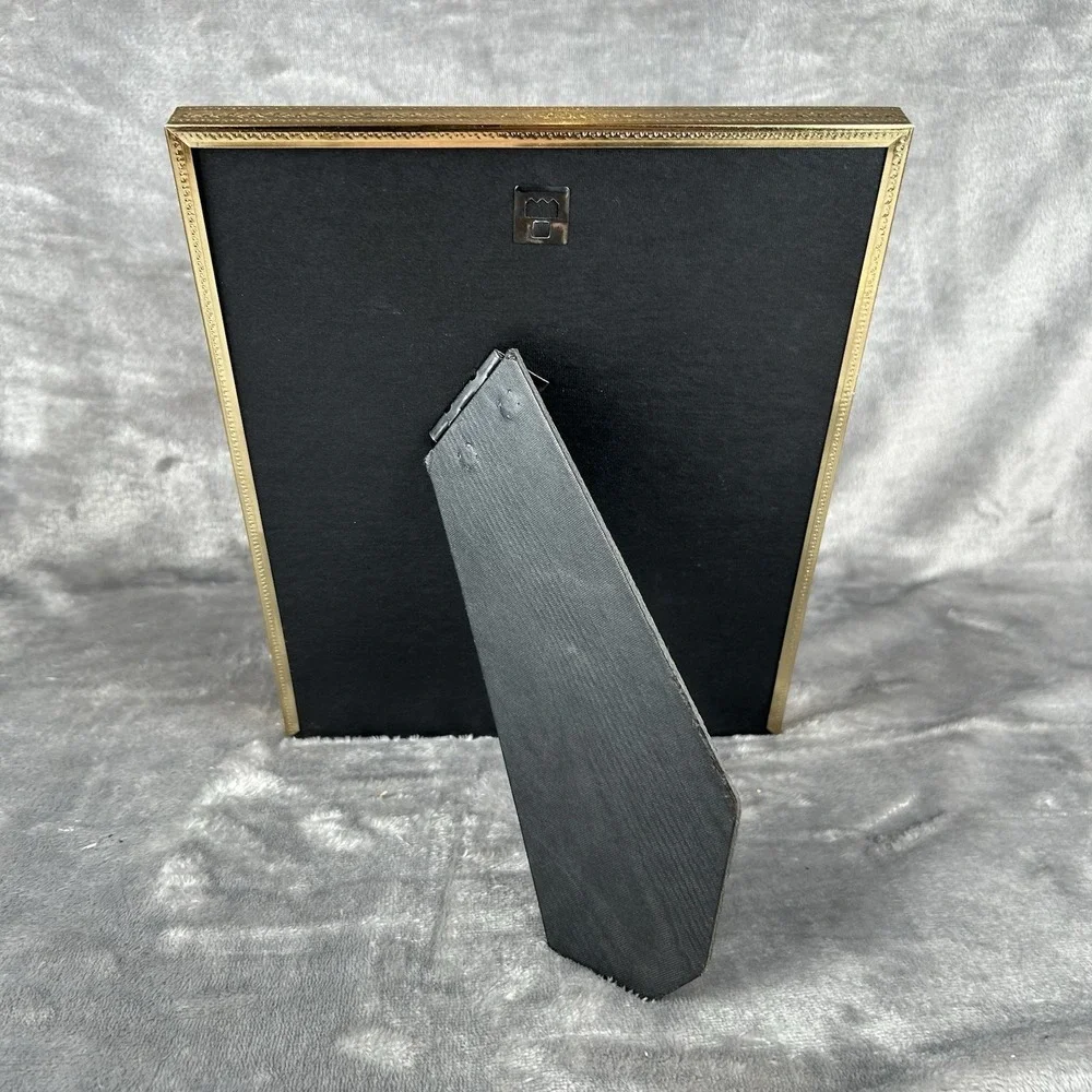 Vintage 8x10 Gold-Tone Frame Free Standing Vertical or Horizontal Faux Wood Trim